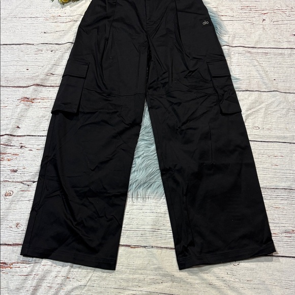 Alo Yoga Black High-Waist Night Out Cargo Trousers - Picture 7 of 9